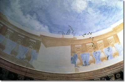 Plafond d’une salle à manger dans un hôtel particulier du 6ème arrdt à Paris Anamorphose de balustrade circulaire, création de Dominique Antony