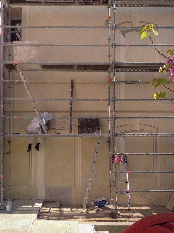 L’art du trompe-l’oeil architectural, précis et laborieux
