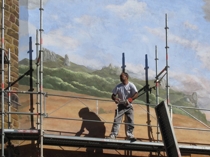 Démontage et découverte de la peinture murale. Lanuéjols