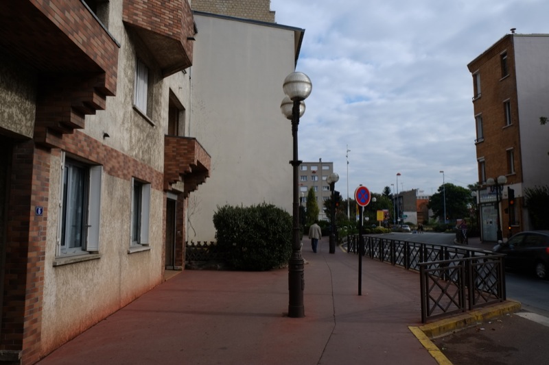 Enghien-les-Bains. Le mur, avant. Décroché dans l’alignement de la rue de Maleville à Enghien-les-Bains