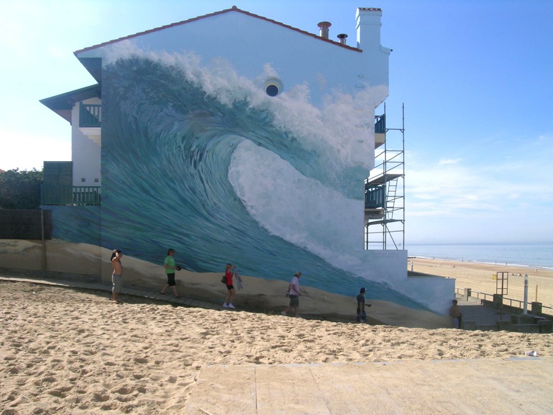 À l'ombre de la grande vague