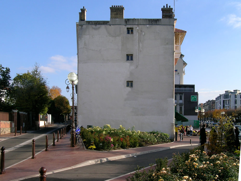L’enjeu : peindre un trompe-l’oeil sur un mur aveugle.