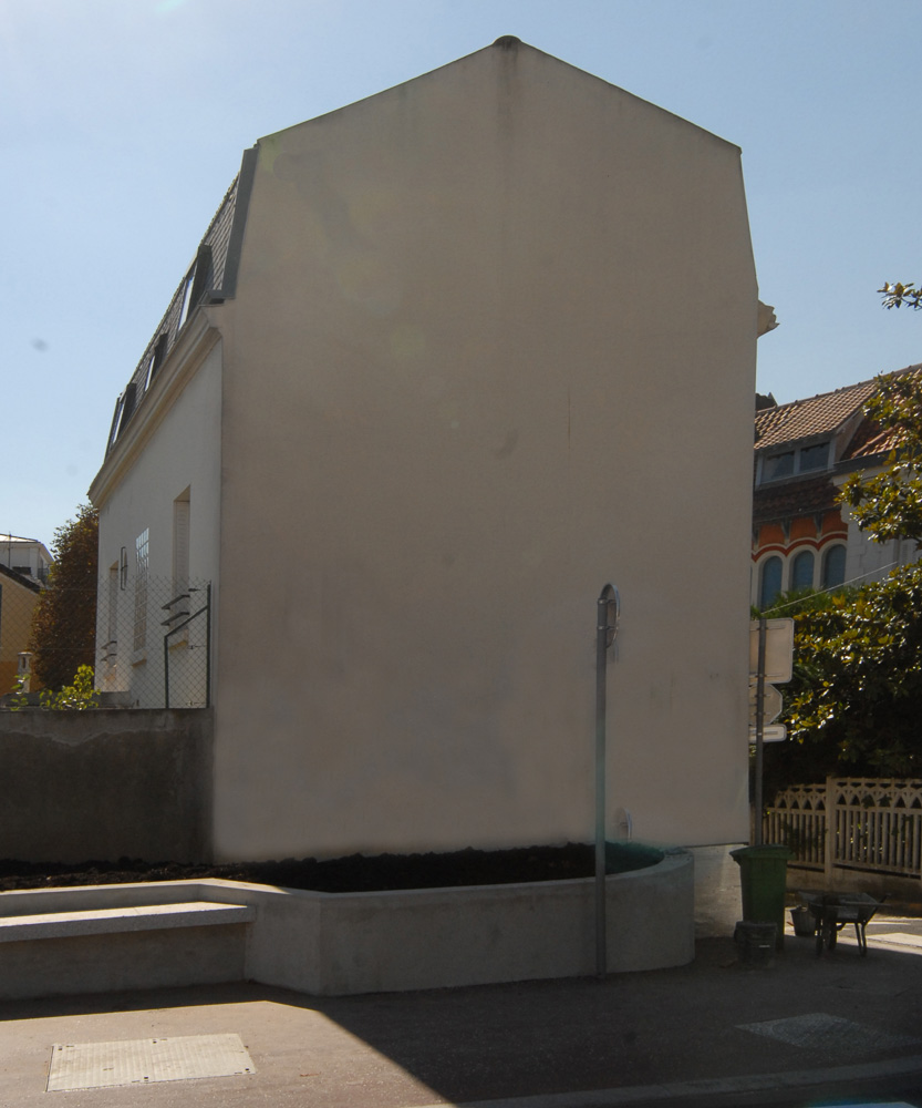Point de départ du trompe-l’oeil architectural, une façade aveugle.